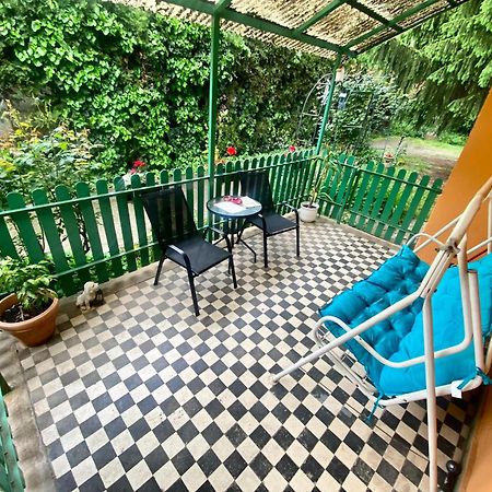 Grany'S Retro Guesthouse Near Budapest Airport Вечийш Екстер'єр фото