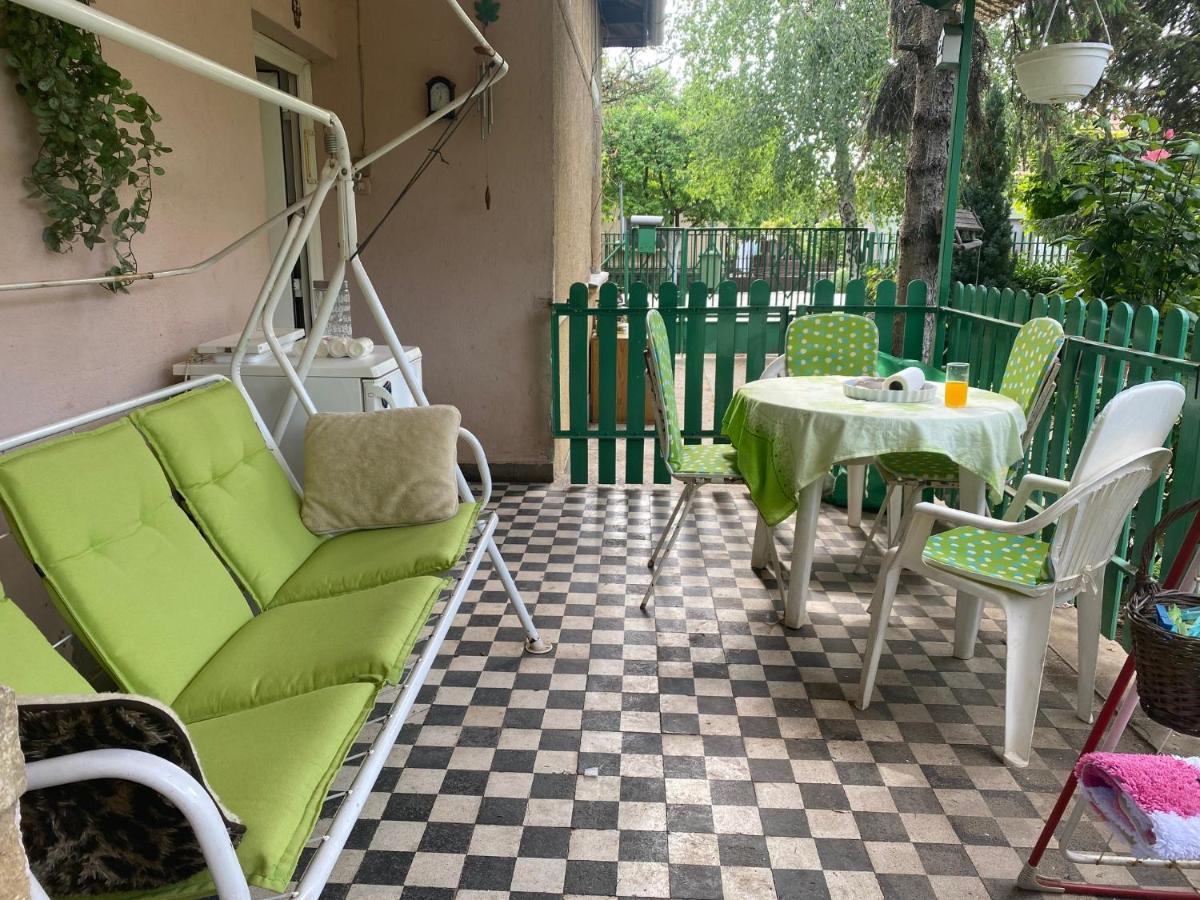 Grany'S Retro Guesthouse Near Budapest Airport Вечийш Екстер'єр фото