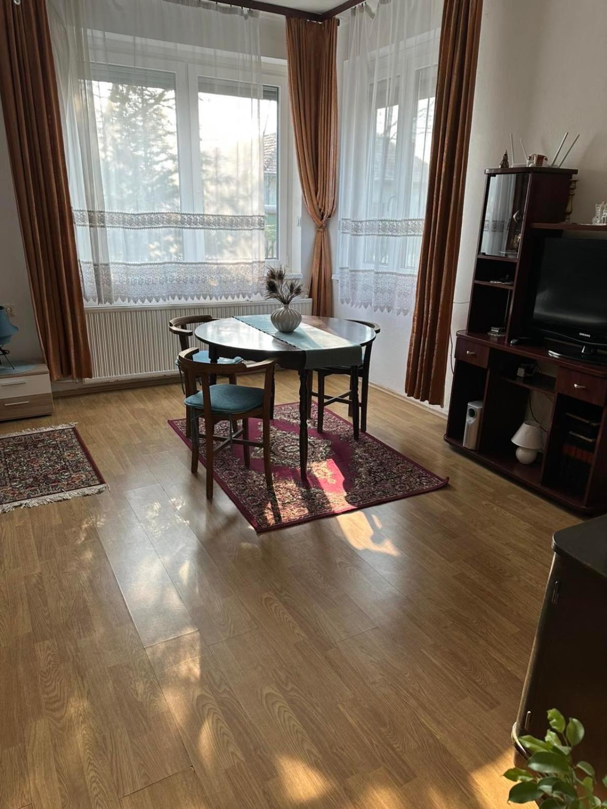 Grany'S Retro Guesthouse Near Budapest Airport Вечийш Екстер'єр фото
