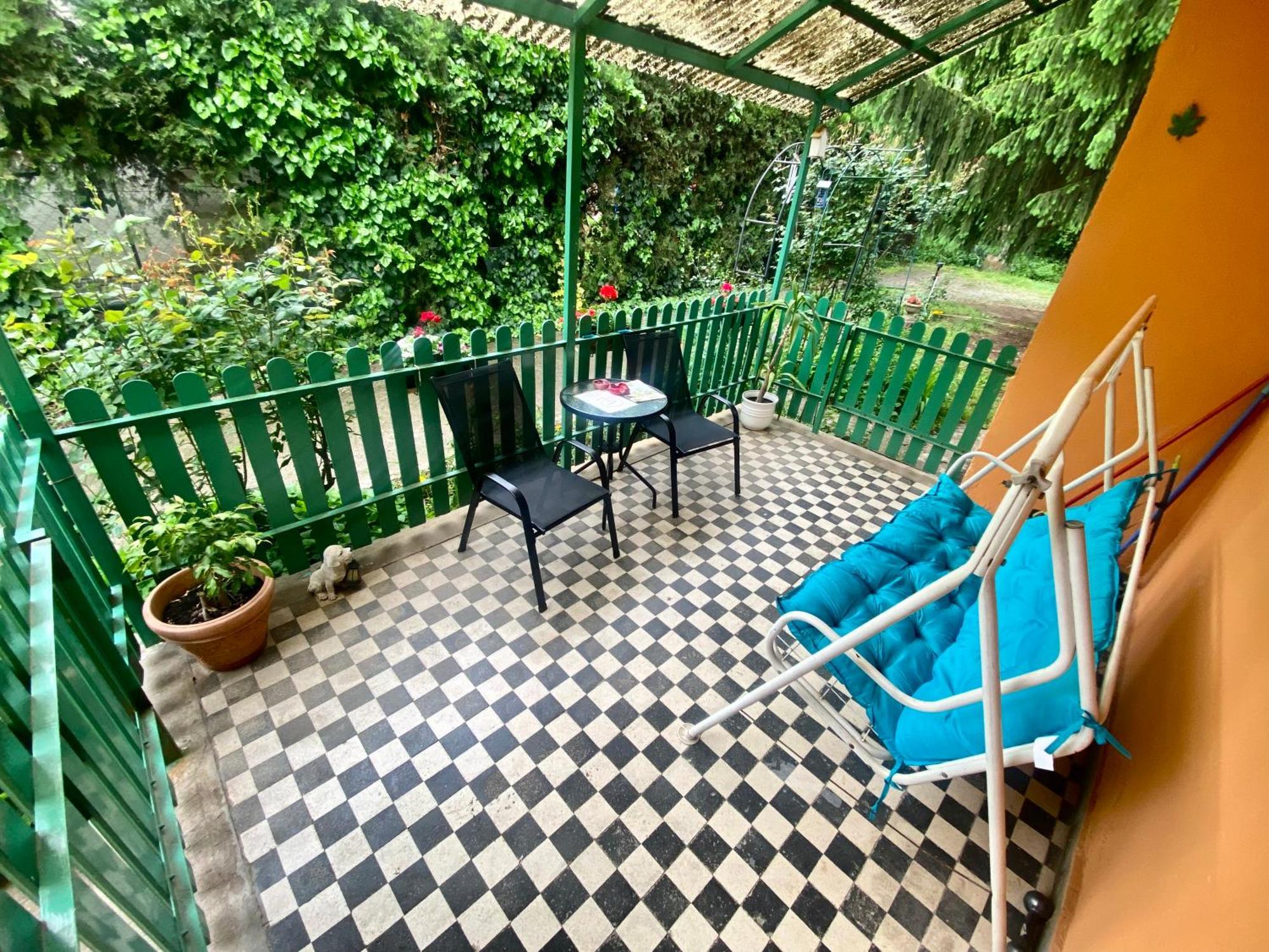 Grany'S Retro Guesthouse Near Budapest Airport Вечийш Екстер'єр фото